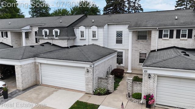 99 Manor Way, Rochester Hills, MI 48309