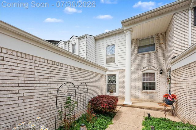 99 Manor Way, Rochester Hills, MI 48309