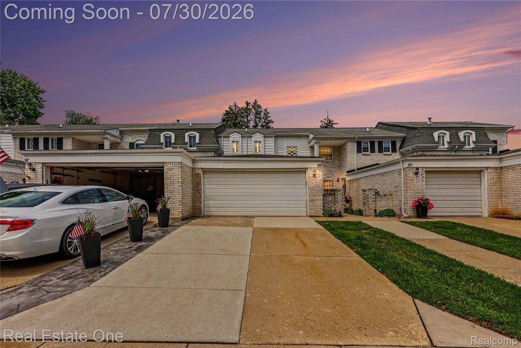 99 Manor Way, Rochester Hills, MI 48309