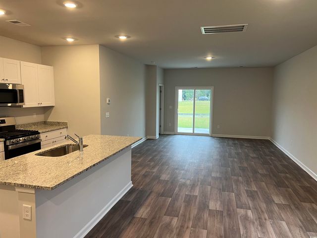 808 Wapama St., Little River, SC 29566