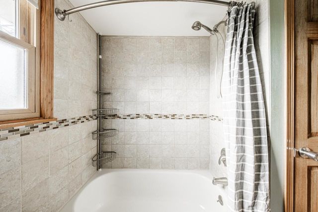 W180N8273 Town Hall ROAD, Menomonee Falls, WI 53051