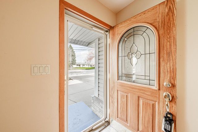 W180N8273 Town Hall ROAD, Menomonee Falls, WI 53051
