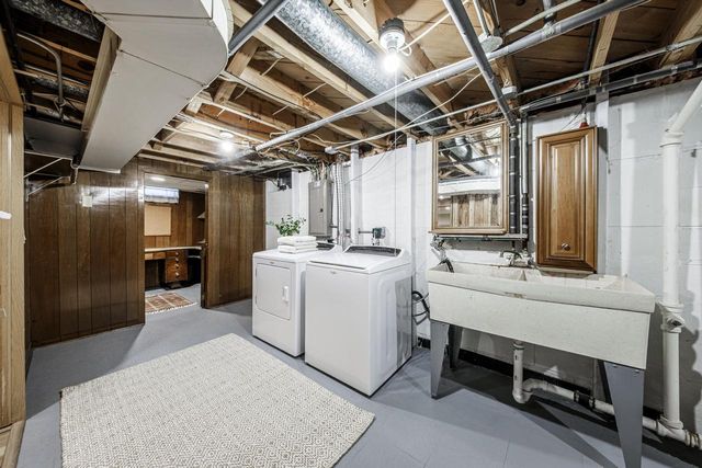 W180N8273 Town Hall ROAD, Menomonee Falls, WI 53051