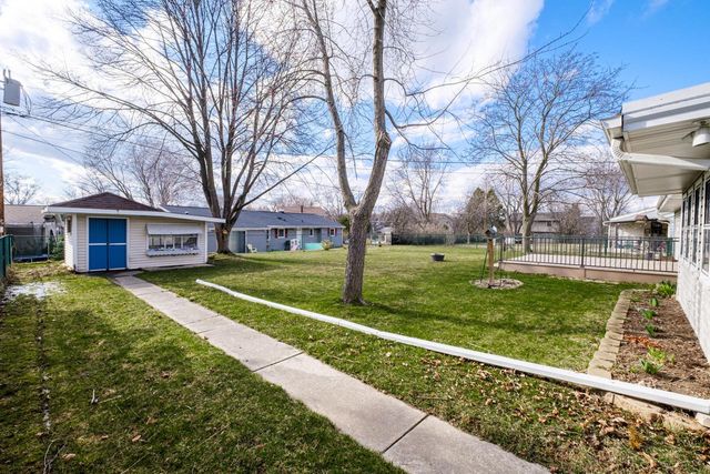 W180N8273 Town Hall ROAD, Menomonee Falls, WI 53051