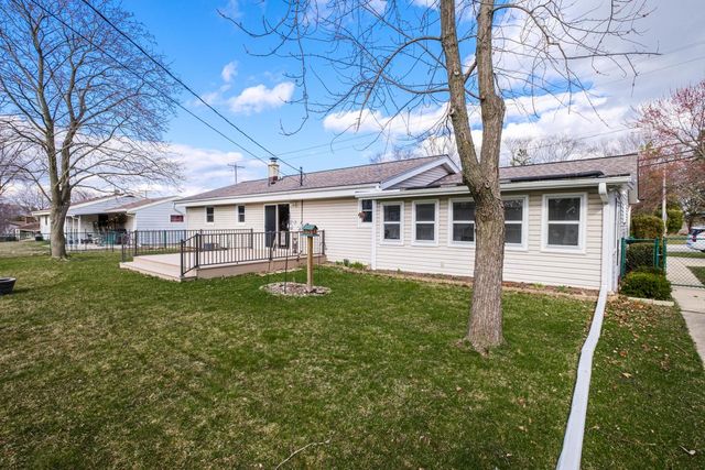 W180N8273 Town Hall ROAD, Menomonee Falls, WI 53051