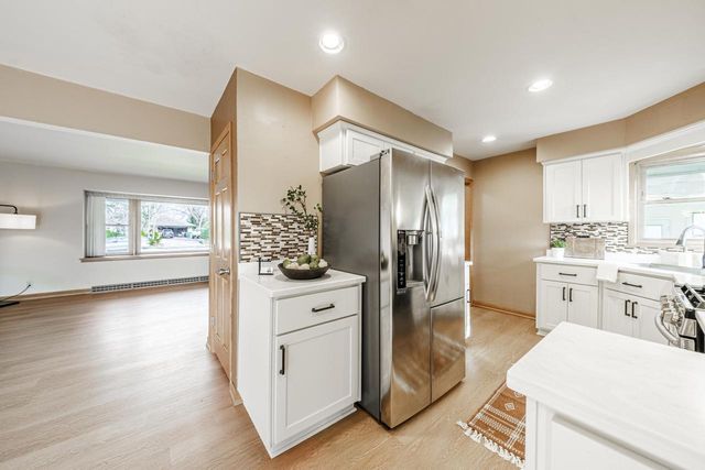 W180N8273 Town Hall ROAD, Menomonee Falls, WI 53051
