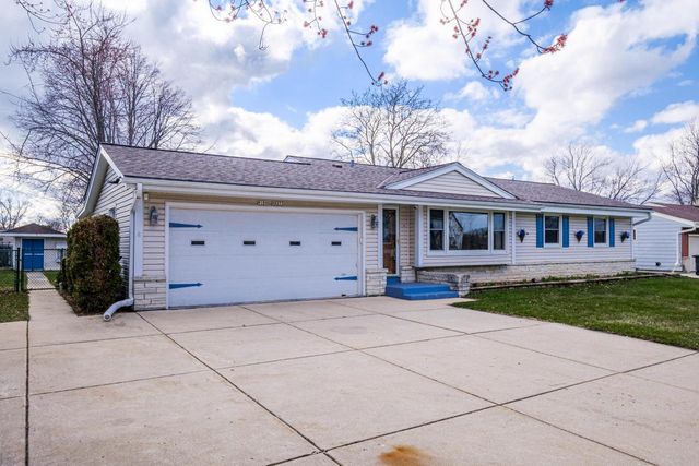 W180N8273 Town Hall ROAD, Menomonee Falls, WI 53051