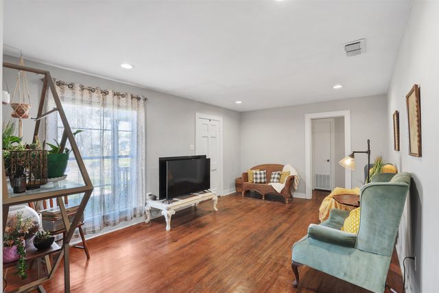 712 Hunter St, Kilgore, TX 75662