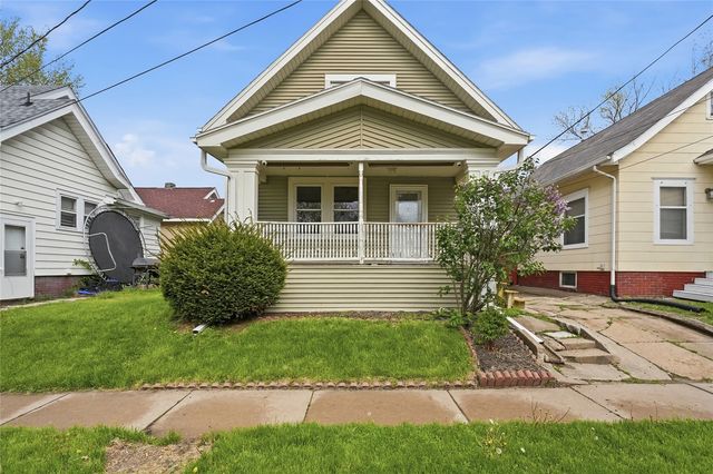 708 16th St SE, Cedar Rapids, IA 52403
