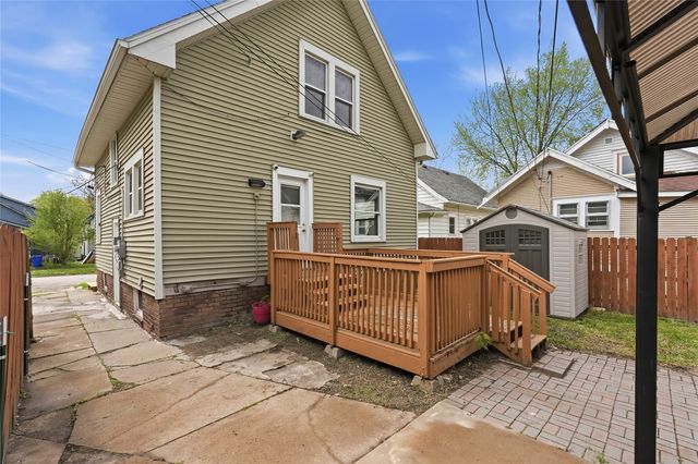 708 16th St SE, Cedar Rapids, IA 52403