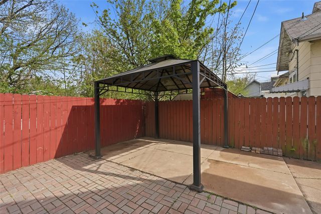 708 16th St SE, Cedar Rapids, IA 52403