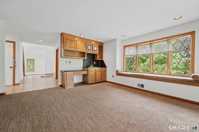 547 Simsbury Road, Bloomfield, CT 06002