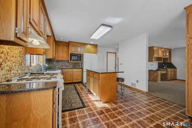547 Simsbury Road, Bloomfield, CT 06002