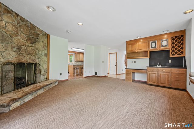 547 Simsbury Road, Bloomfield, CT 06002