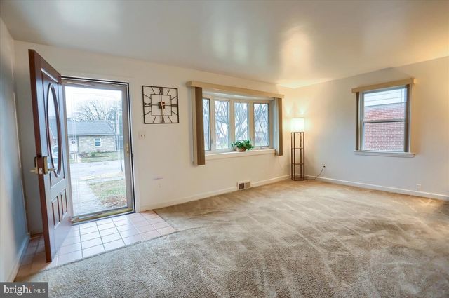 3917 DURHAM RD, Harrisburg, PA 17110