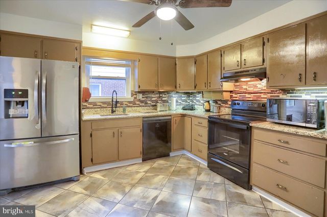 3917 DURHAM RD, Harrisburg, PA 17110