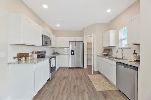 1038 N Forestview St, Wichita, KS 67235