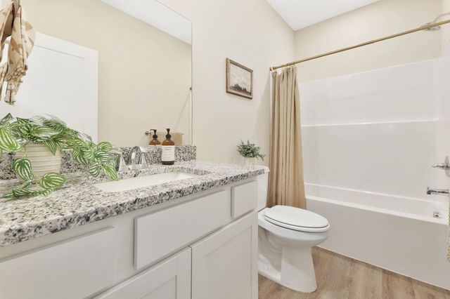 1038 N Forestview St, Wichita, KS 67235