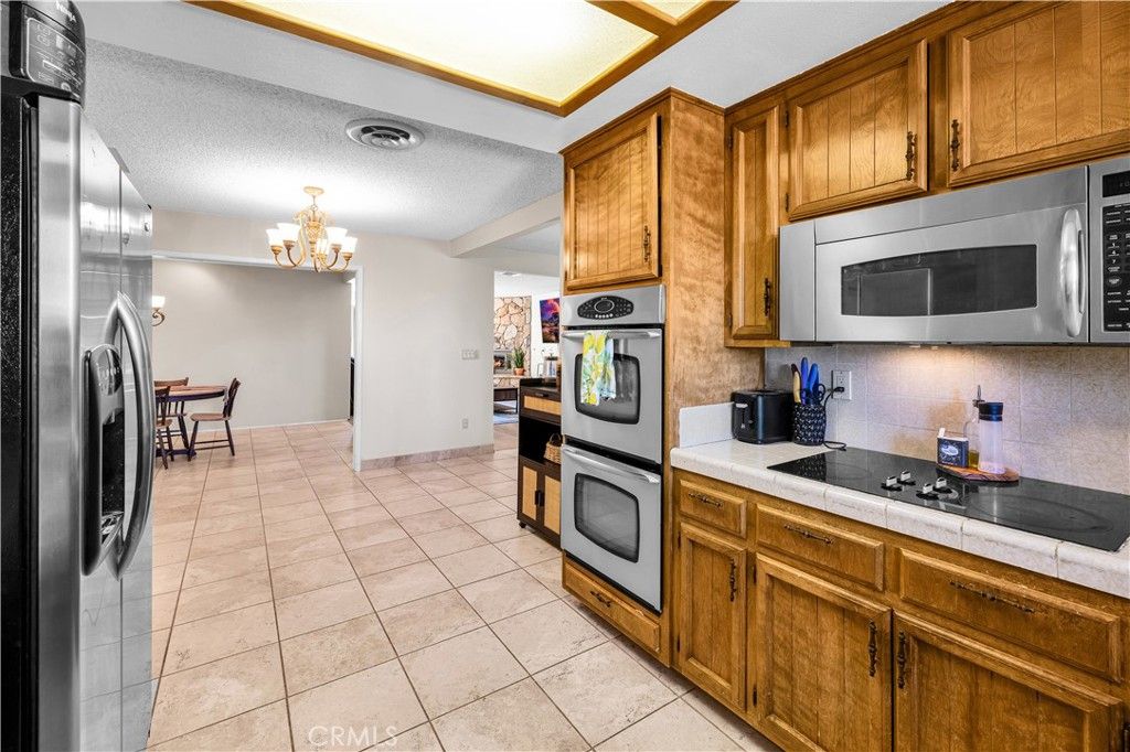 Image 12 of property listing at 56527 El Dorado Drive, Yucca Valley, CA 92284