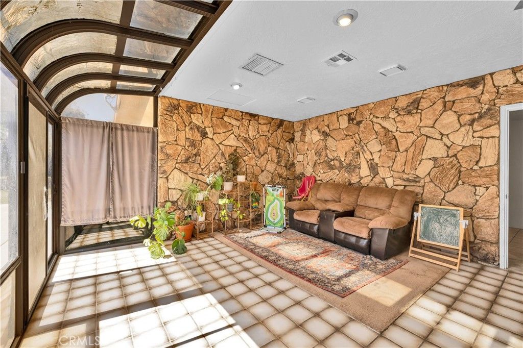 Image 27 of property listing at 56527 El Dorado Drive, Yucca Valley, CA 92284