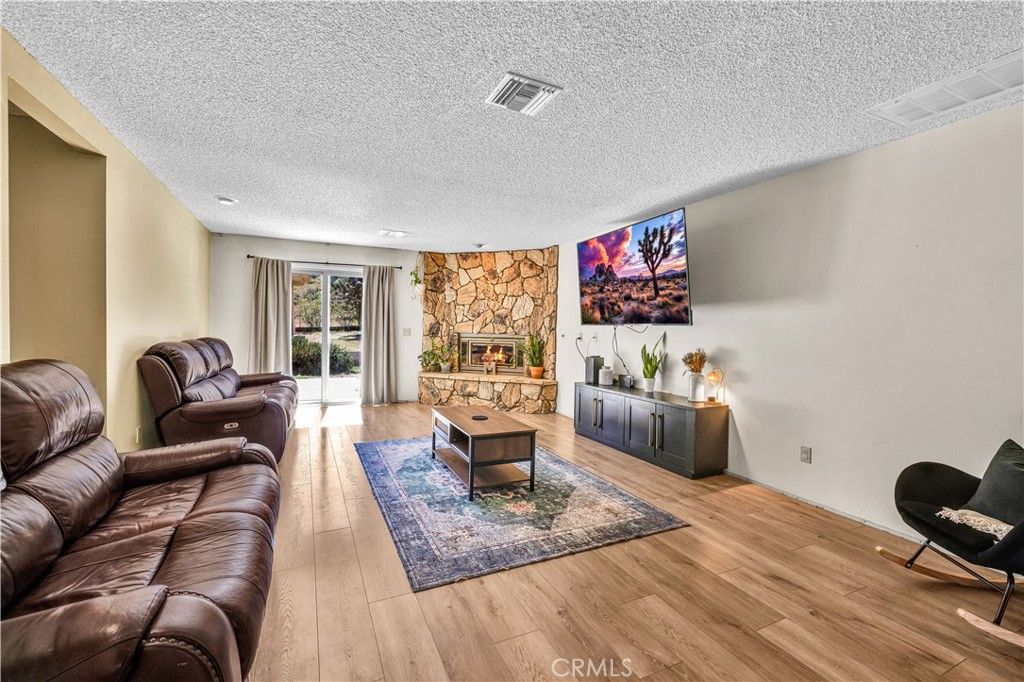 Image 3 of property listing at 56527 El Dorado Drive, Yucca Valley, CA 92284