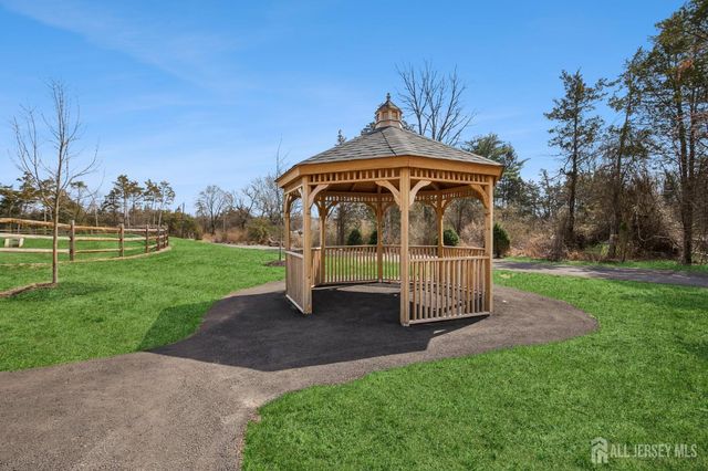 49 Owen Court, Franklin Twsp, NJ 08873