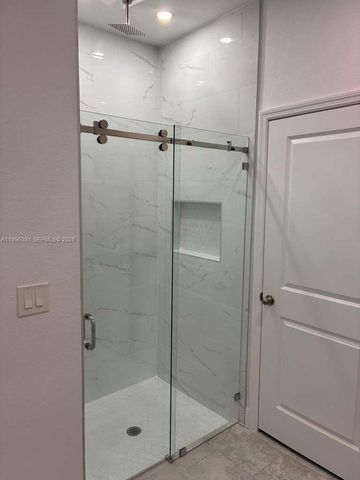 6007 Kumquat Cir, La Belle, FL 33935