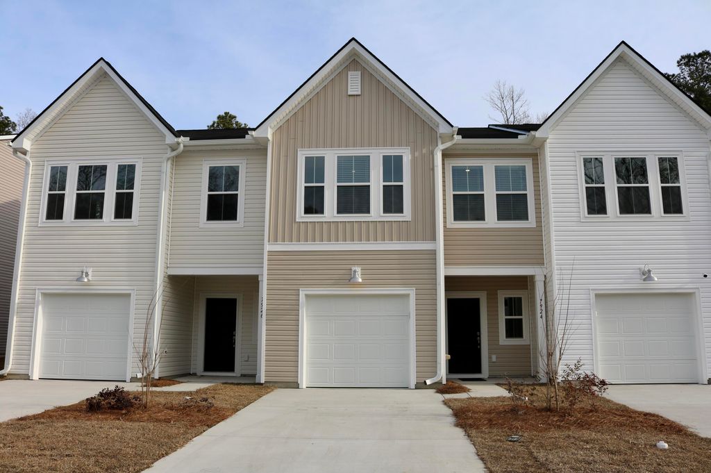 7924 Triggerfish Way, North Charleston, SC 29420