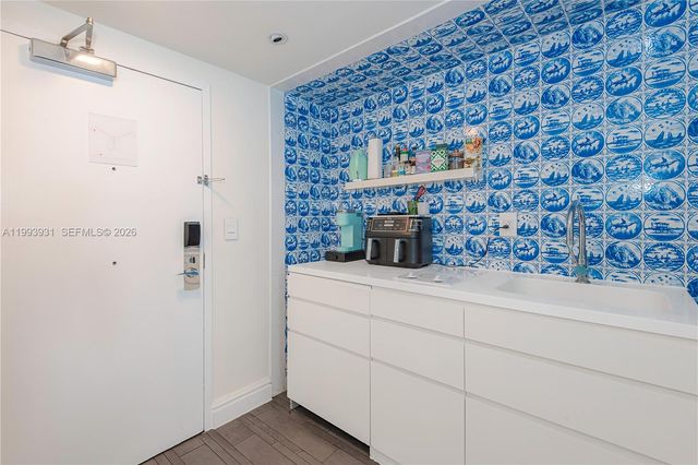 1100 West Ave 1427, Miami Beach, FL 33139