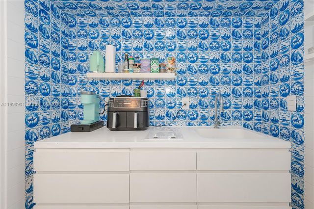 1100 West Ave 1427, Miami Beach, FL 33139