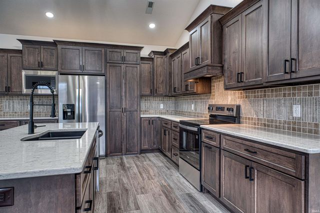 3527 Sand Drive, Newburgh, IN 47630