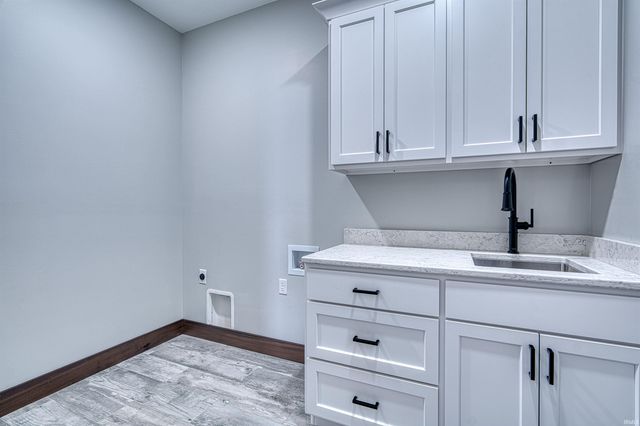 3527 Sand Drive, Newburgh, IN 47630