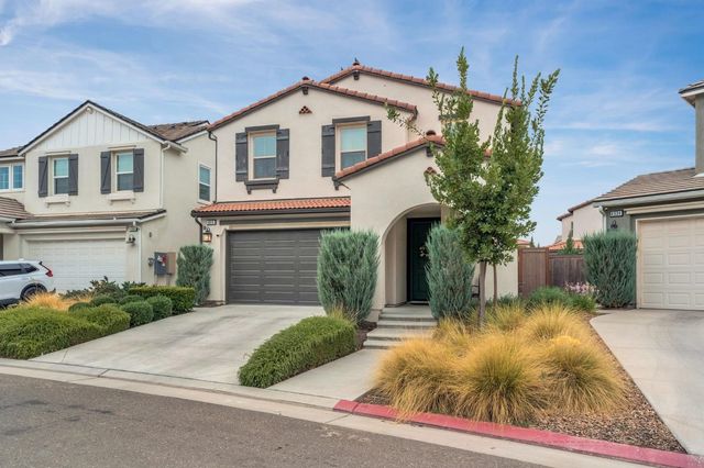 4614 Loftwood Road, Madera, CA 93636