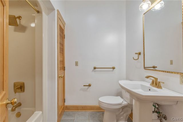 1 Mayflower Circle, Oswego, NY 13126