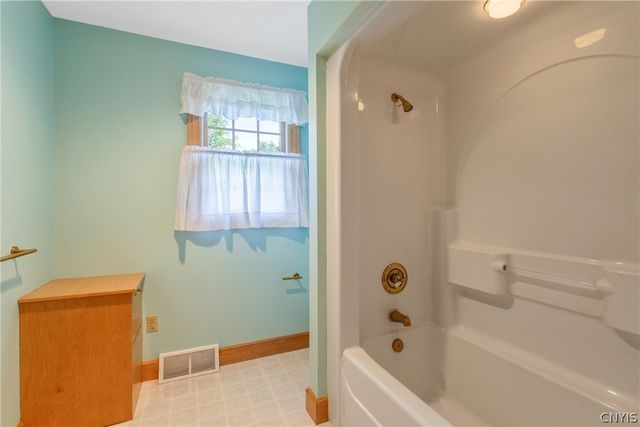 1 Mayflower Circle, Oswego, NY 13126