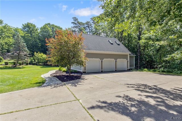 1 Mayflower Circle, Oswego, NY 13126