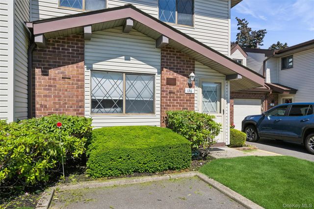156 W Cambridge Drive E 156, Copiague, NY 11726