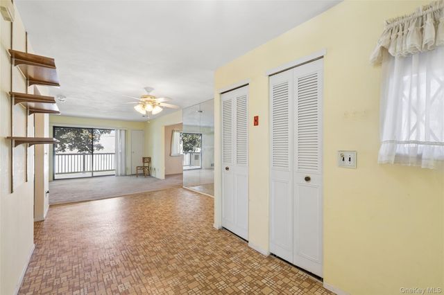 156 W Cambridge Drive E 156, Copiague, NY 11726