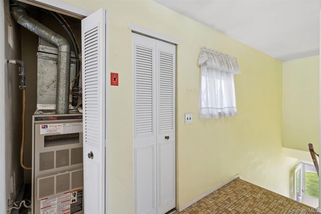 156 W Cambridge Drive E 156, Copiague, NY 11726