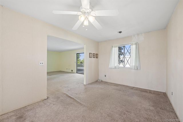 156 W Cambridge Drive E 156, Copiague, NY 11726