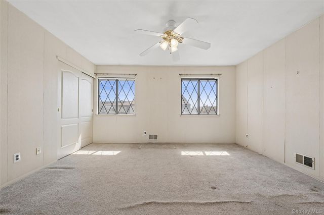156 W Cambridge Drive E 156, Copiague, NY 11726