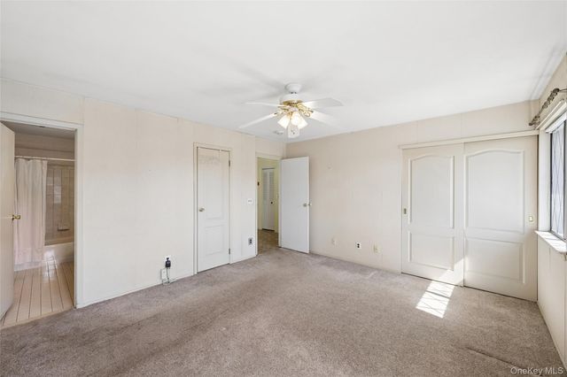156 W Cambridge Drive E 156, Copiague, NY 11726