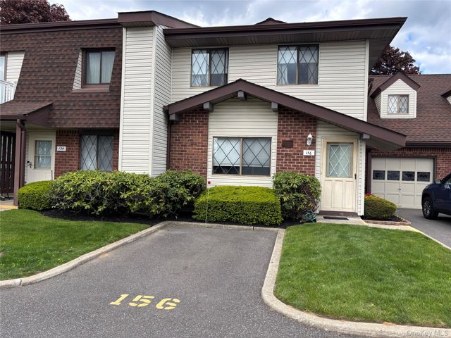 156 W Cambridge Drive E 156, Copiague, NY 11726