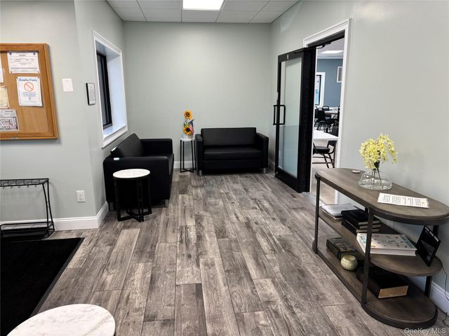 156 W Cambridge Drive E 156, Copiague, NY 11726
