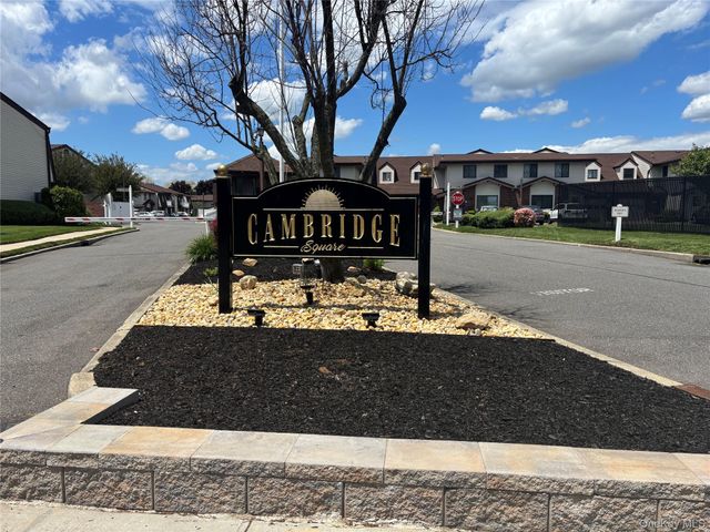 156 W Cambridge Drive E 156, Copiague, NY 11726