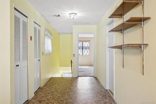 156 W Cambridge Drive E 156, Copiague, NY 11726