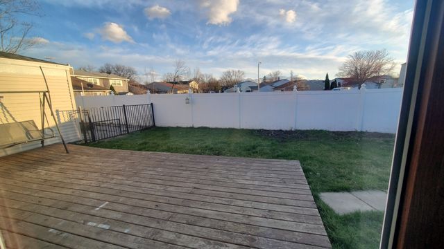 202 Highbury Drive, Elgin, IL 60120