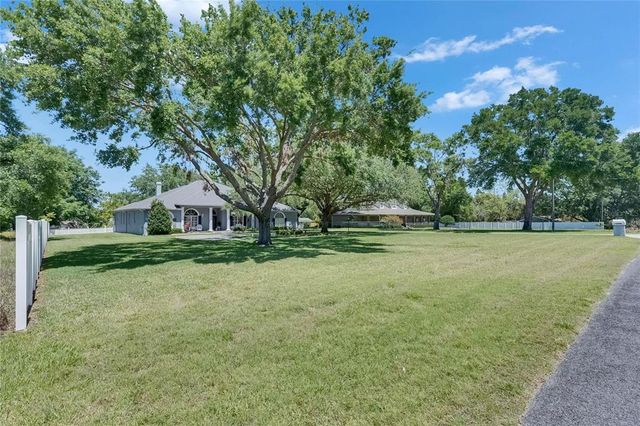 1806 CHICKASAW TRAIL, Valrico, FL 33596