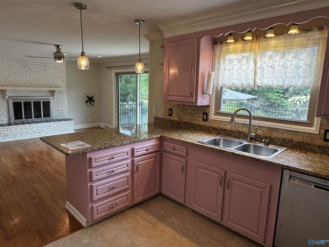 7608 Peacock Drive SW, Huntsville, AL 35802