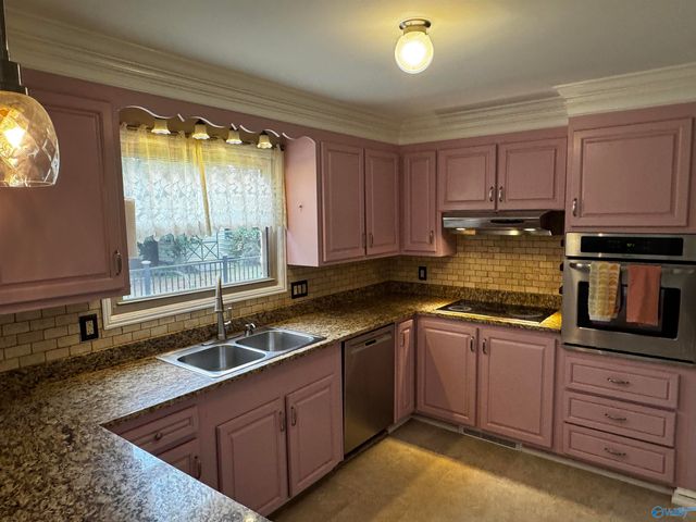 7608 Peacock Drive SW, Huntsville, AL 35802